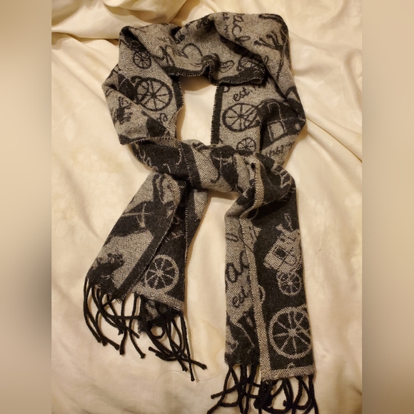 COACH gray black wool horse, carriages, Coach est 1941 rectangular fringe scarf - Picture 6 of 8